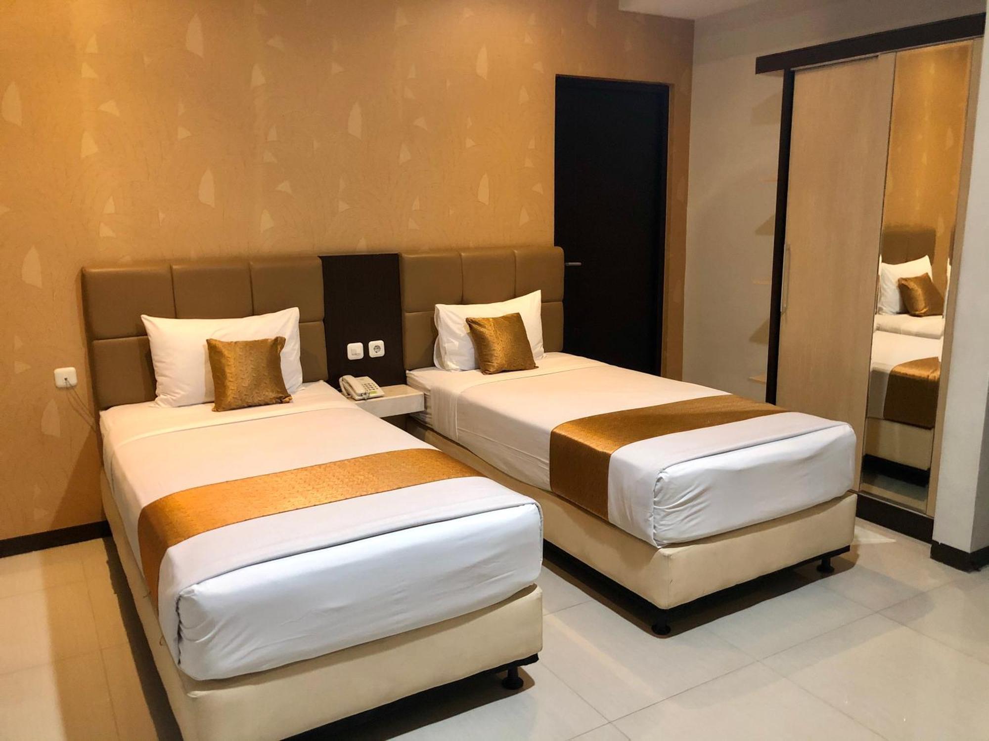 Kana Citra Guesthouse Surabaya Exterior photo